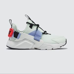 nike air huarache city low ghost aqua